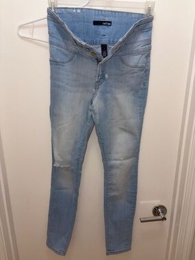 refuge Light Wash Skinny Jeans in Faded Blue